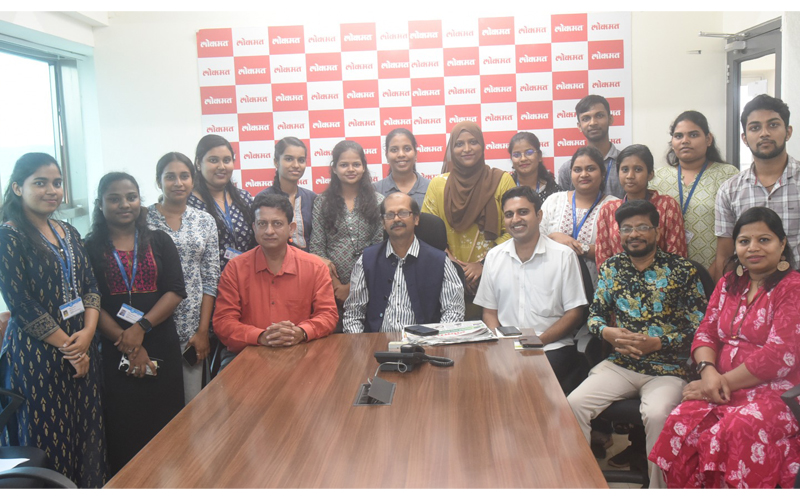 Media & Journalism Students of MA II (Hindi) visited the Media Offices/ Studios